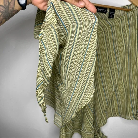 SOLD! New York & Company Striped Green Brown Flare Sleeve Blouse L #X0927 - Picture 6 of 15